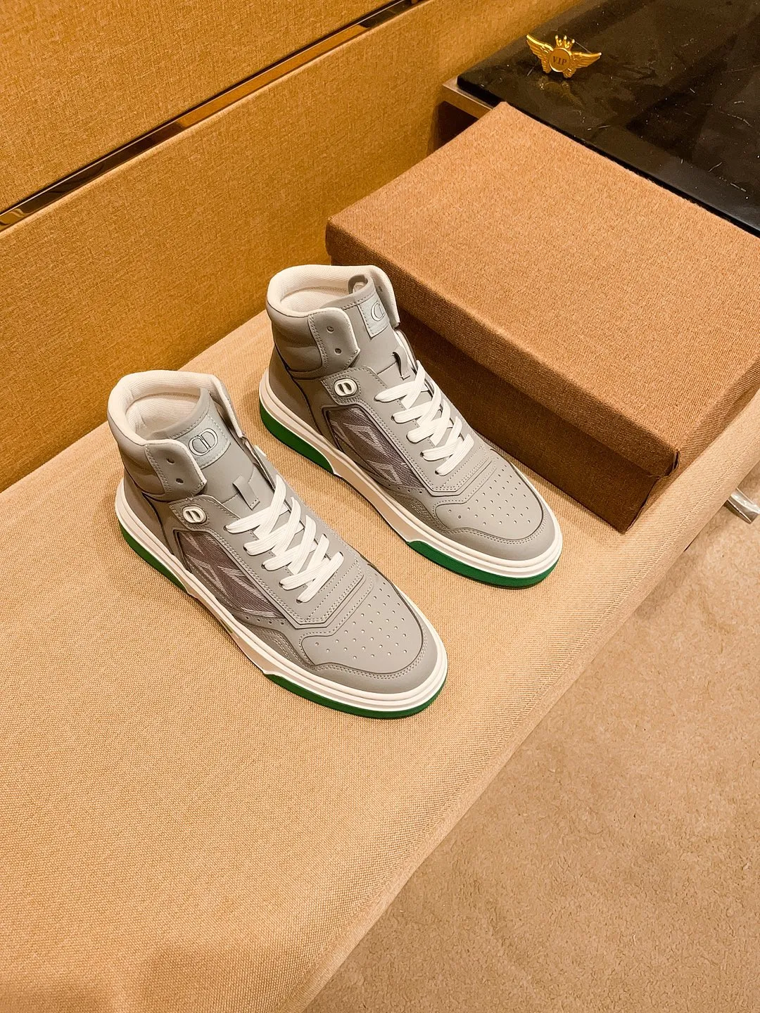 Men's shoes💰 480💰[Dior]🔥 High-end men's shoes brand official website 1:1 latest masterpiece: the upper is made of Italian imported first-layer cowhide with a comfortable and breathable lining➕original non-slip and wear-resistant outsole🔥, making walking more convenient and comfortable! An exclusive new model, a stunning work, a beautiful 1:1 replica [color] compared to the official quality! Create a fashionable personality to set off your uniqueness! A must-have for trendy men! Classic 🔥Size: 38-44 Color: 🔥 2⃣️colors available🔥.